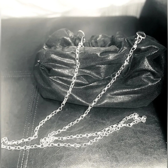 - ANTHROPOLOGIE JORY RUFFLE BLACK CLUTCH WITH DETACHABLE GOLD CHAIN - Picture 2 of 12